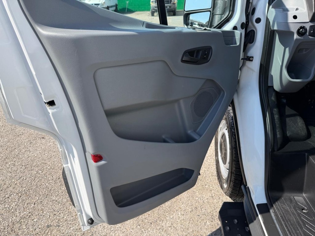 Ford Transit 350 Vehicle Full-screen Gallery Image 21