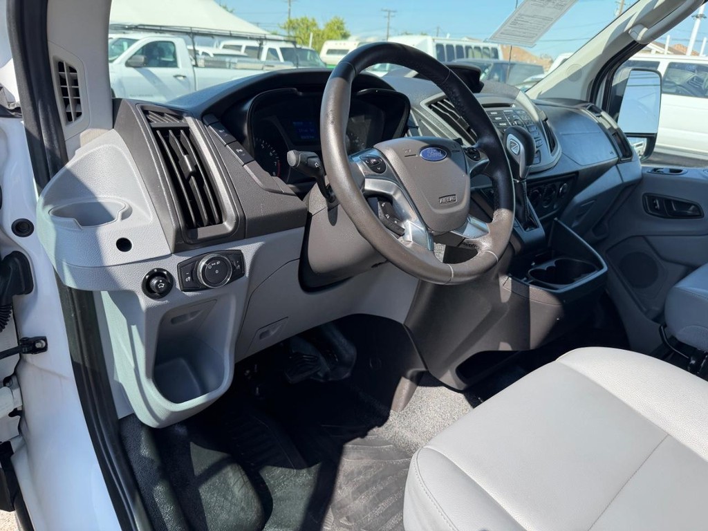 Ford Transit 350 Vehicle Full-screen Gallery Image 22