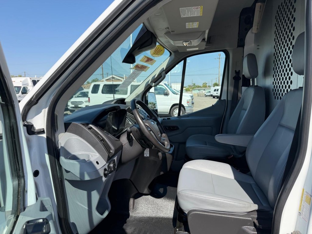Ford Transit 350 Vehicle Full-screen Gallery Image 23