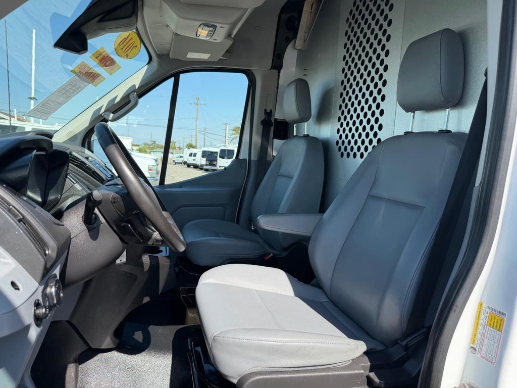 Ford Transit 350 Vehicle Full-screen Gallery Image 24