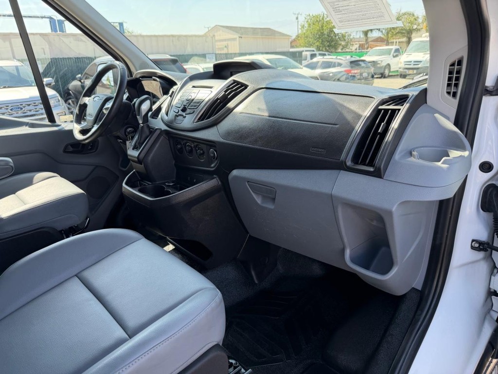 Ford Transit 350 Vehicle Full-screen Gallery Image 26
