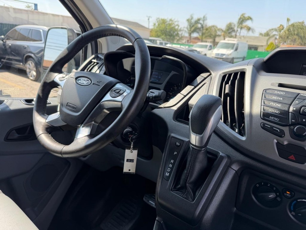 Ford Transit 350 Vehicle Full-screen Gallery Image 29