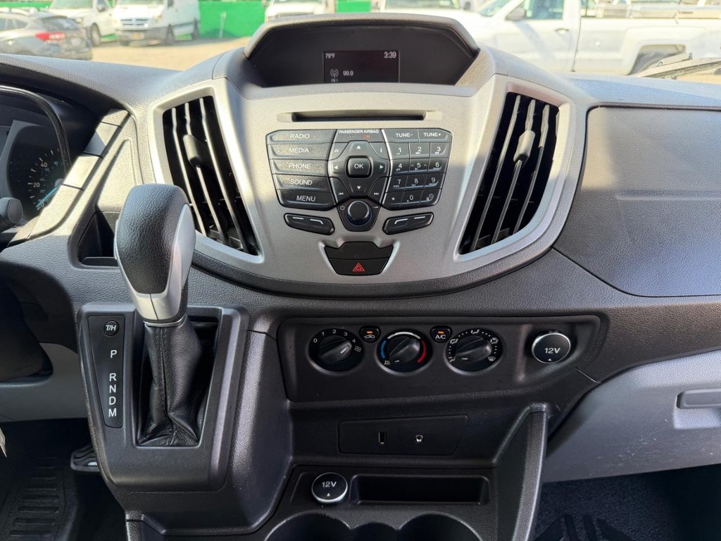 Ford Transit 350 Vehicle Full-screen Gallery Image 30