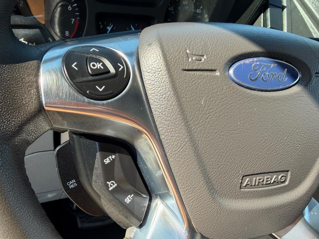 Ford Transit 350 Vehicle Full-screen Gallery Image 32