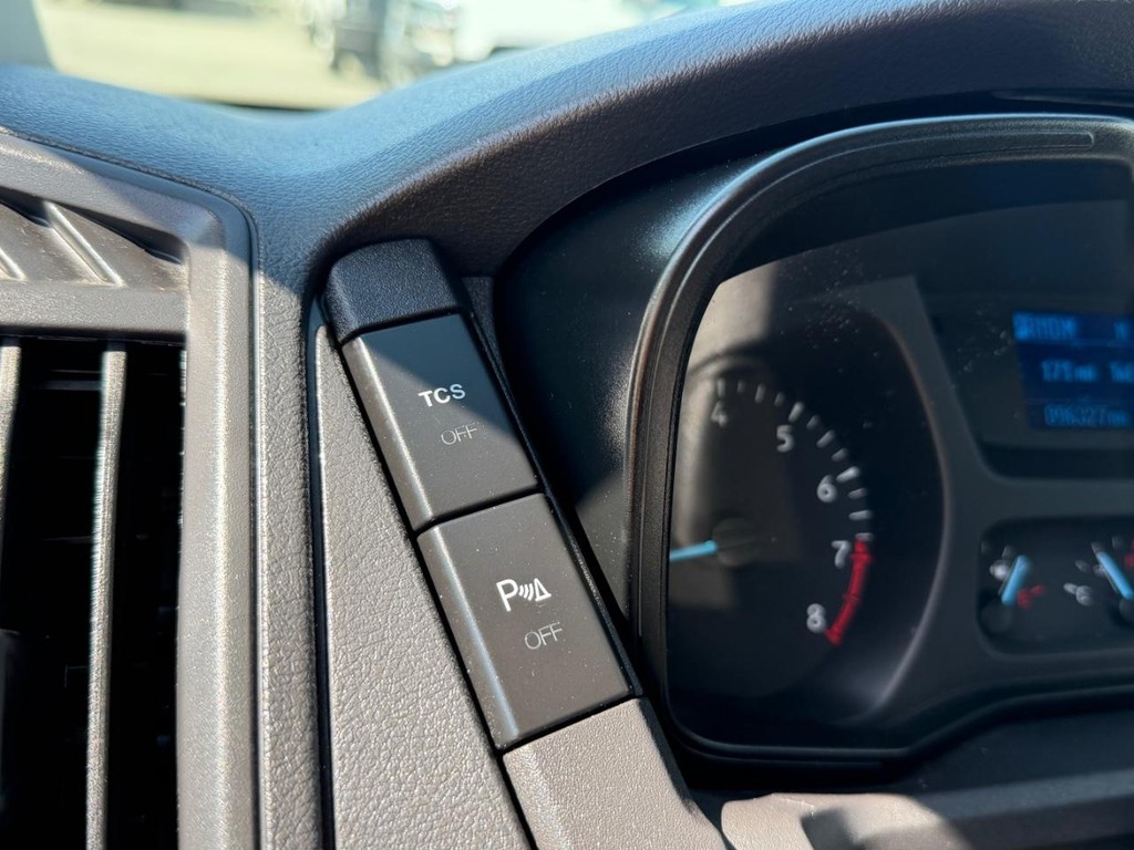 Ford Transit 350 Vehicle Full-screen Gallery Image 37