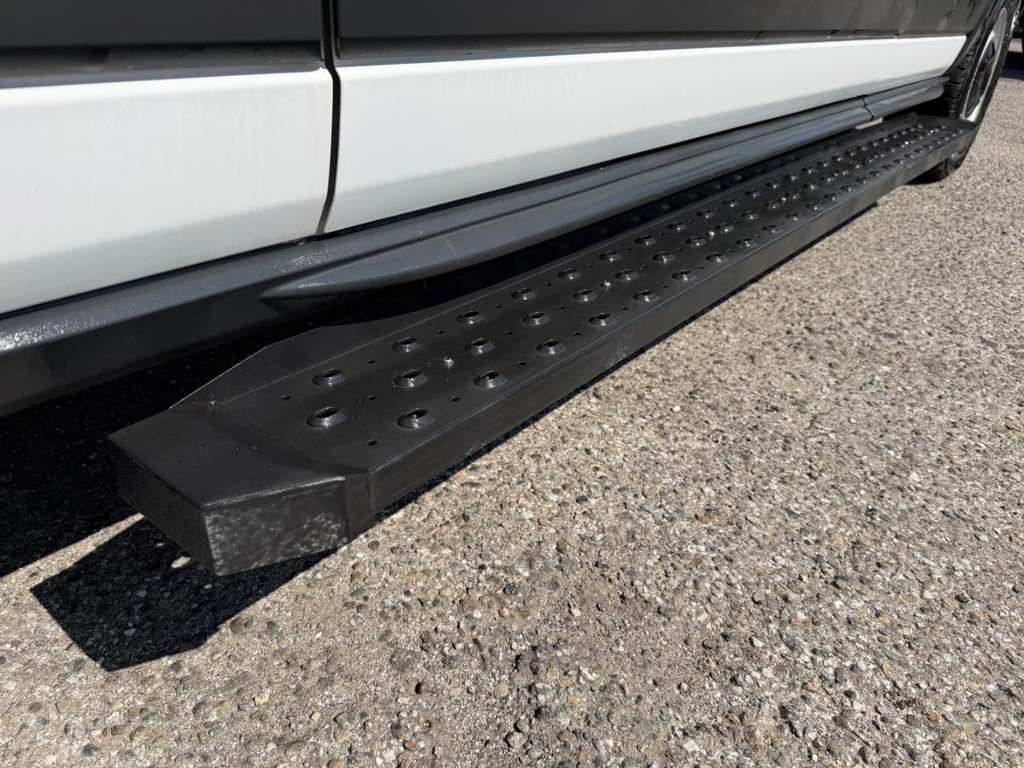 Ford Transit 350 Vehicle Full-screen Gallery Image 41
