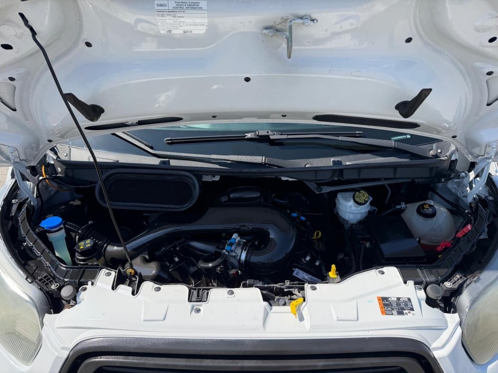 Ford Transit 350 Vehicle Full-screen Gallery Image 44