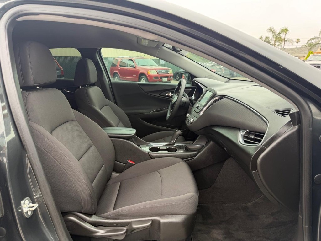 Chevrolet Malibu Vehicle Full-screen Gallery Image 21