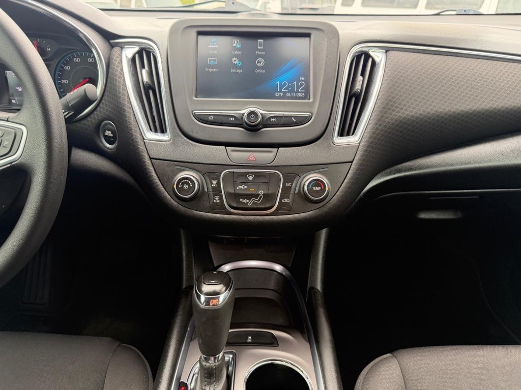 Chevrolet Malibu Vehicle Full-screen Gallery Image 25