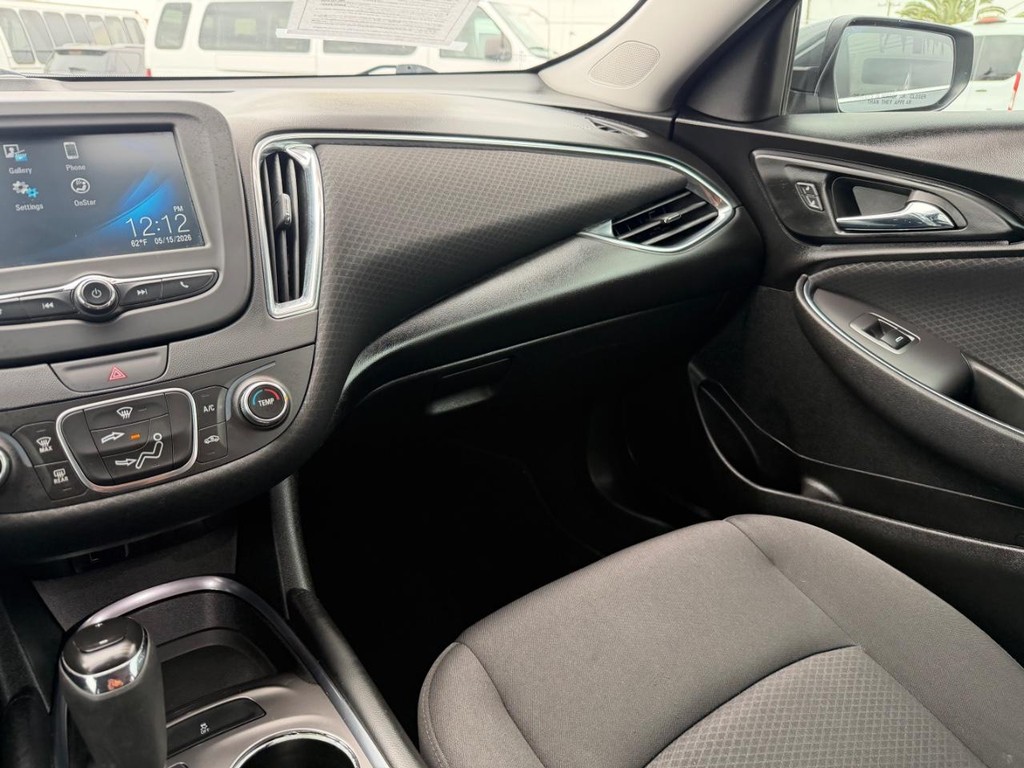 Chevrolet Malibu Vehicle Full-screen Gallery Image 26