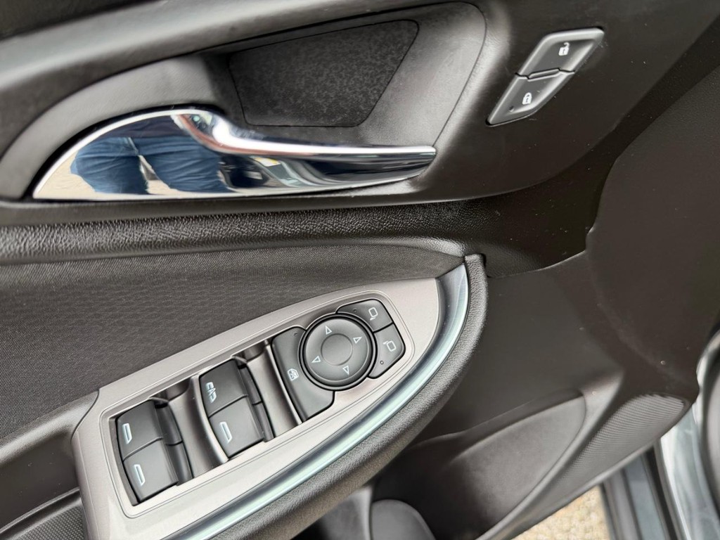 Chevrolet Malibu Vehicle Full-screen Gallery Image 31