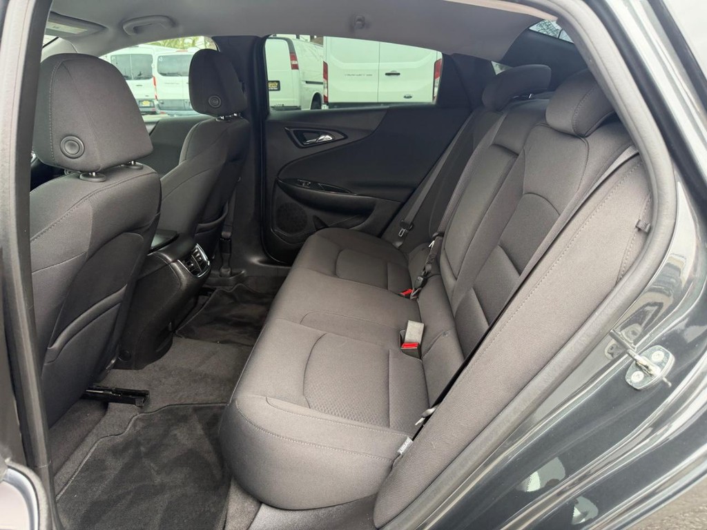 Chevrolet Malibu Vehicle Full-screen Gallery Image 36
