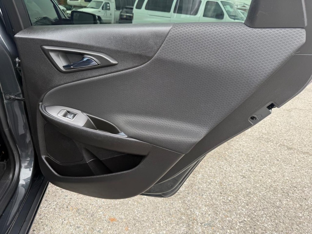 Chevrolet Malibu Vehicle Full-screen Gallery Image 37