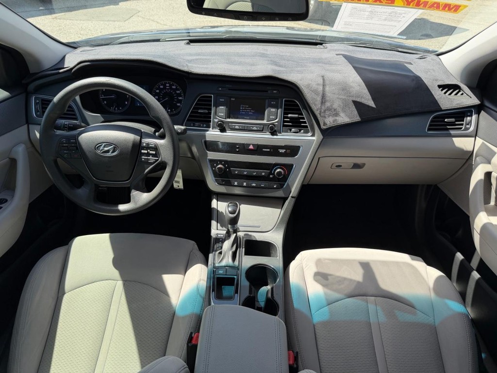 Hyundai Sonata Vehicle Full-screen Gallery Image 22