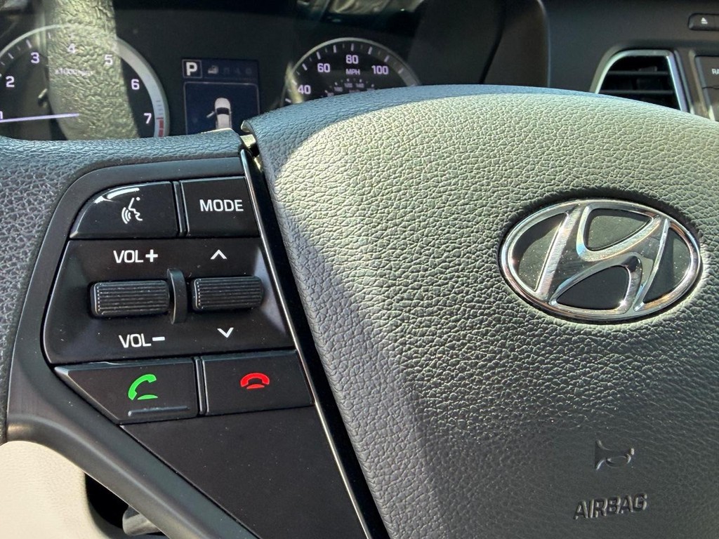 Hyundai Sonata Vehicle Full-screen Gallery Image 27