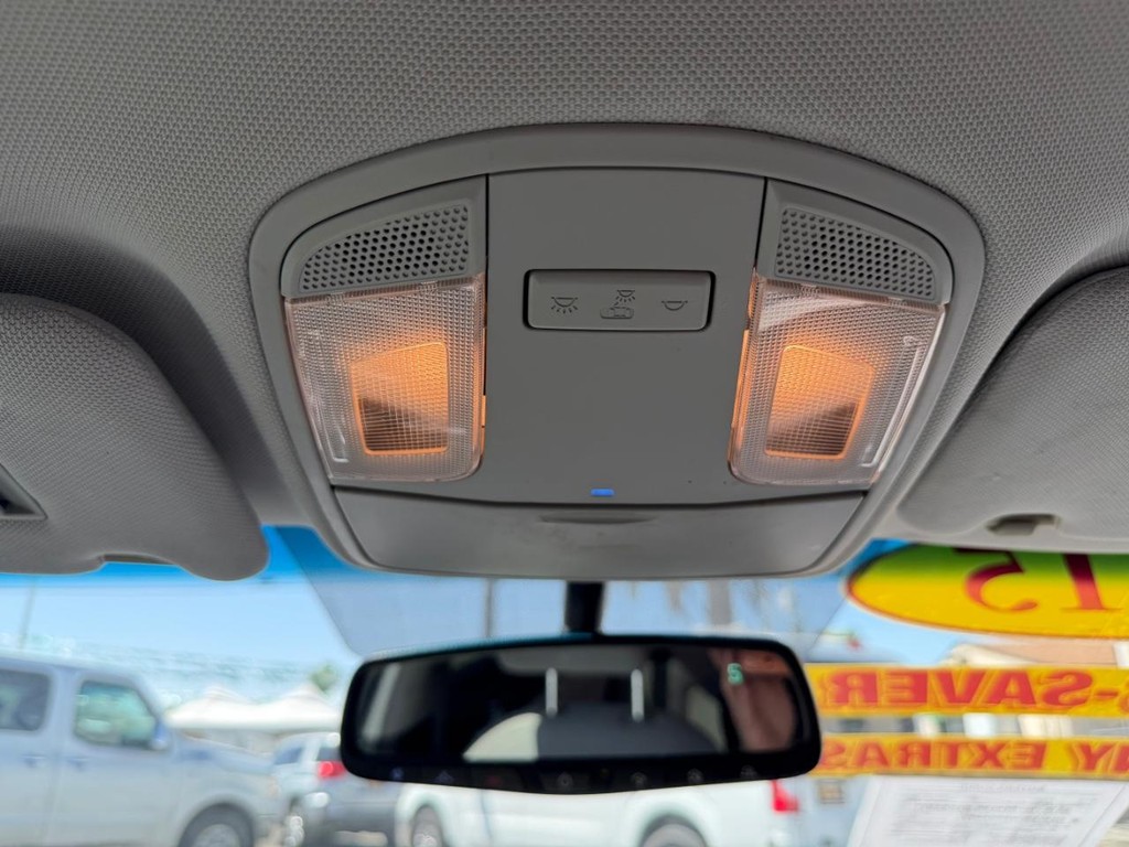 Hyundai Sonata Vehicle Full-screen Gallery Image 32