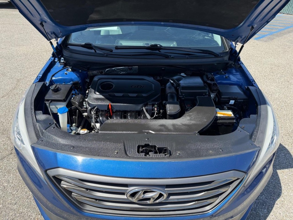 Hyundai Sonata Vehicle Full-screen Gallery Image 38