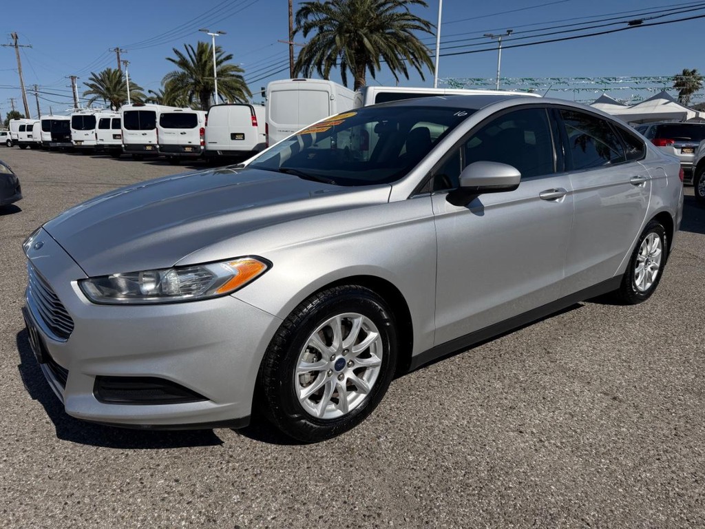Ford Fusion Vehicle Full-screen Gallery Image 12