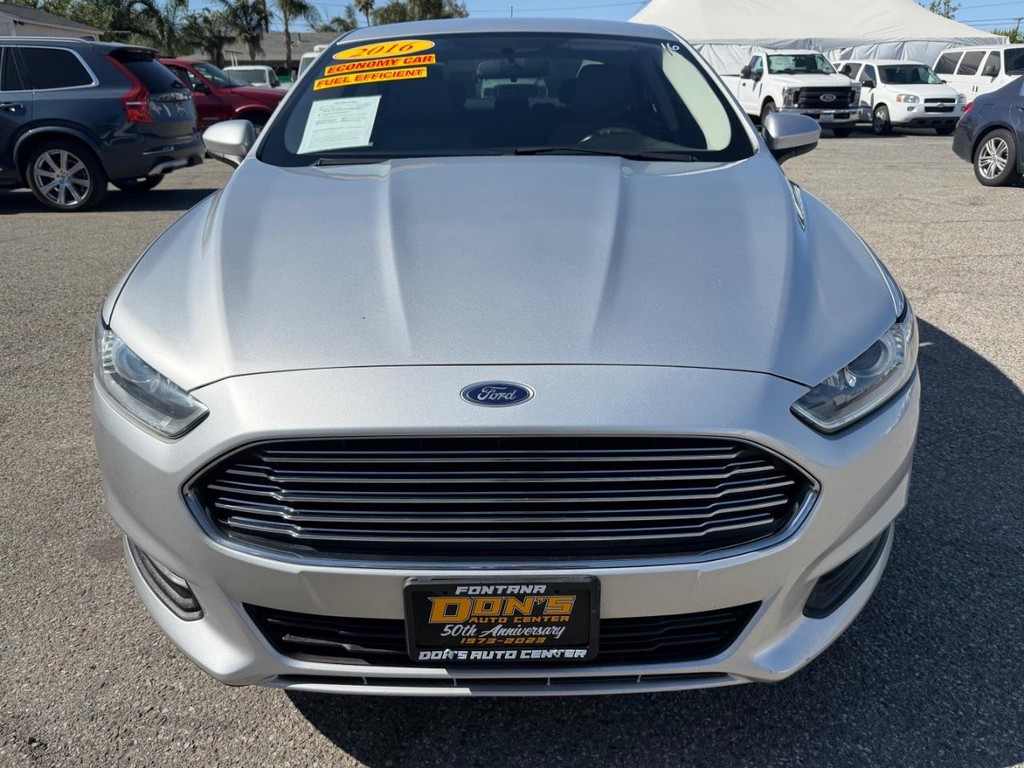 Ford Fusion Vehicle Full-screen Gallery Image 14