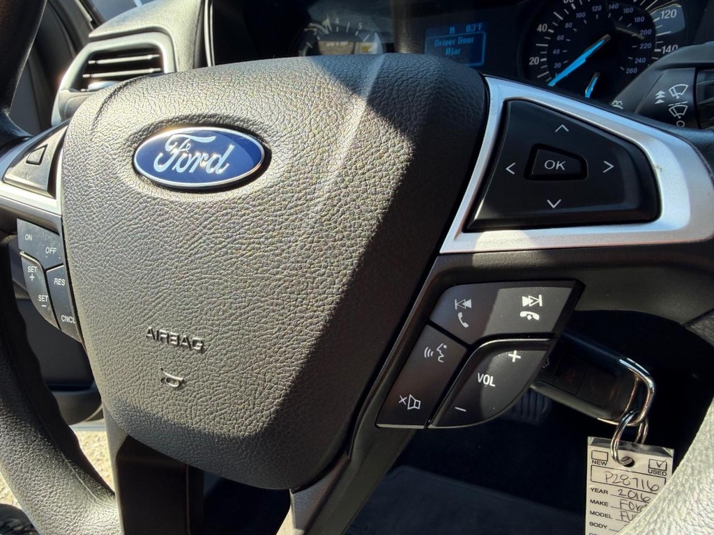Ford Fusion Vehicle Full-screen Gallery Image 29