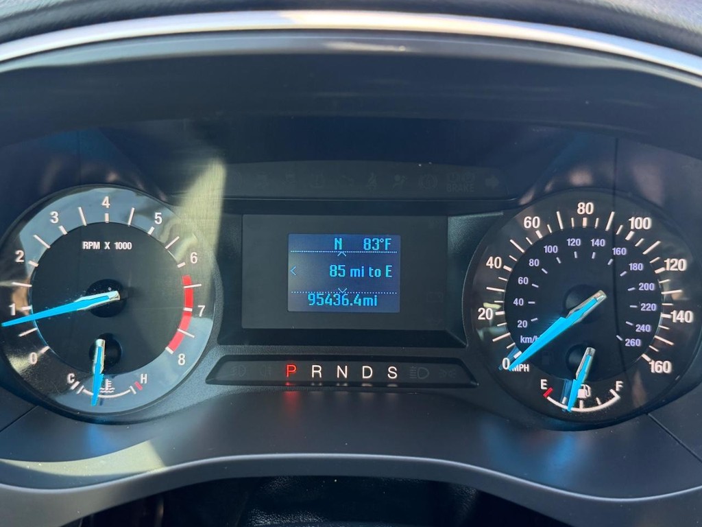 Ford Fusion Vehicle Full-screen Gallery Image 30