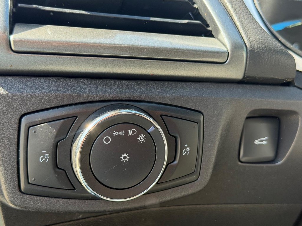 Ford Fusion Vehicle Full-screen Gallery Image 32