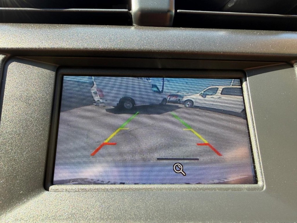 Ford Fusion Vehicle Full-screen Gallery Image 37