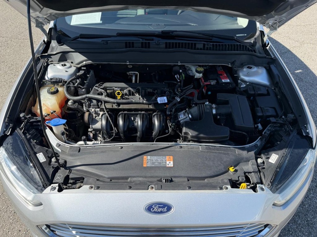 Ford Fusion Vehicle Full-screen Gallery Image 38