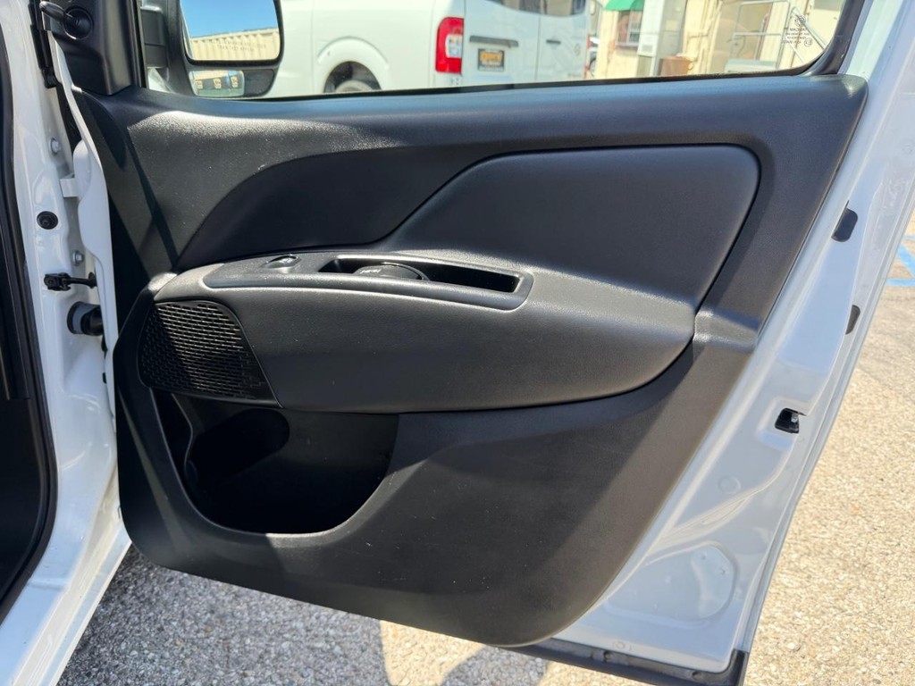 Ram ProMaster City Vehicle Full-screen Gallery Image 31