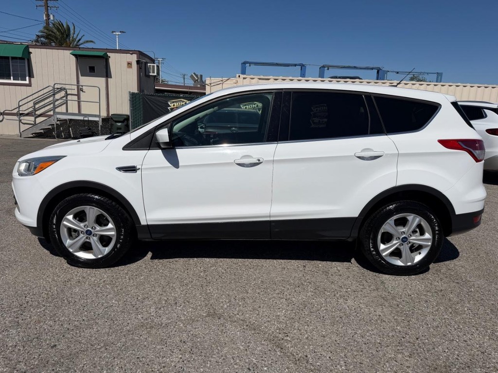 Ford Escape Vehicle Full-screen Gallery Image 11