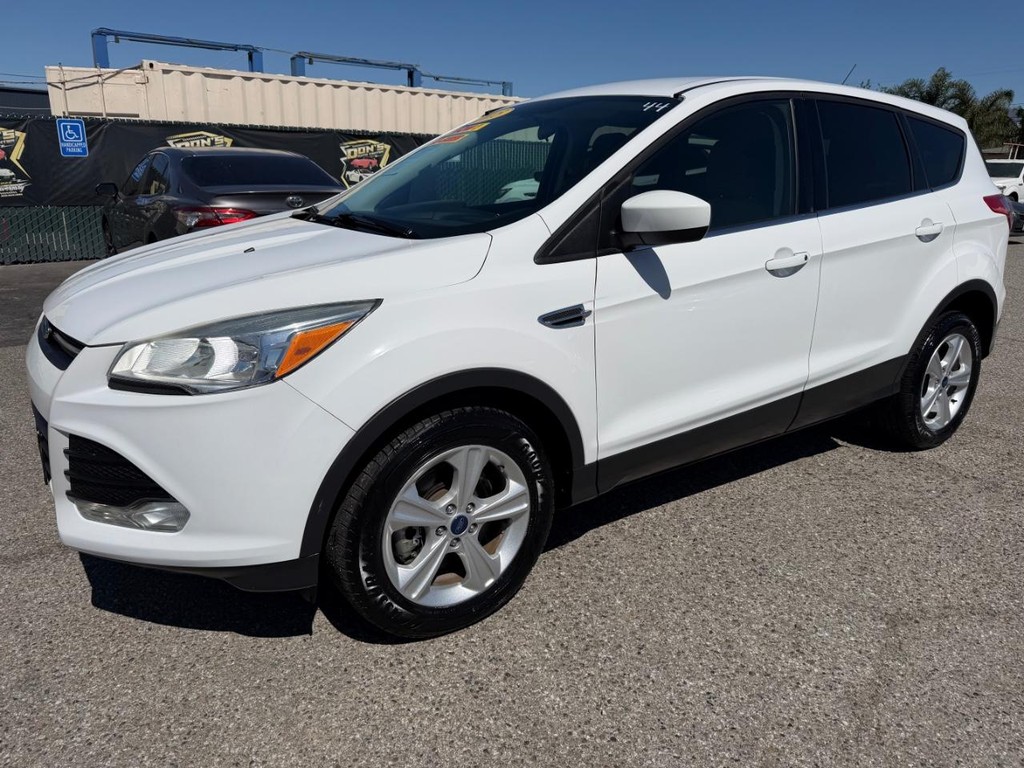 Ford Escape Vehicle Full-screen Gallery Image 12