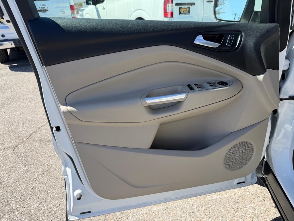 Ford Escape Vehicle Full-screen Gallery Image 15