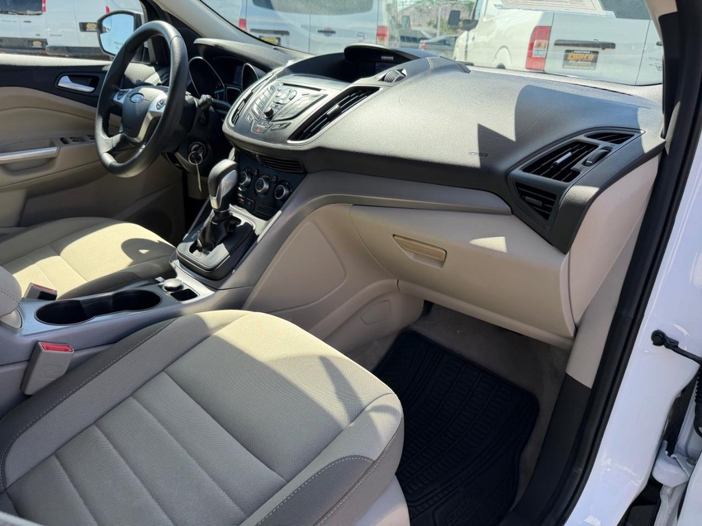 Ford Escape Vehicle Full-screen Gallery Image 20