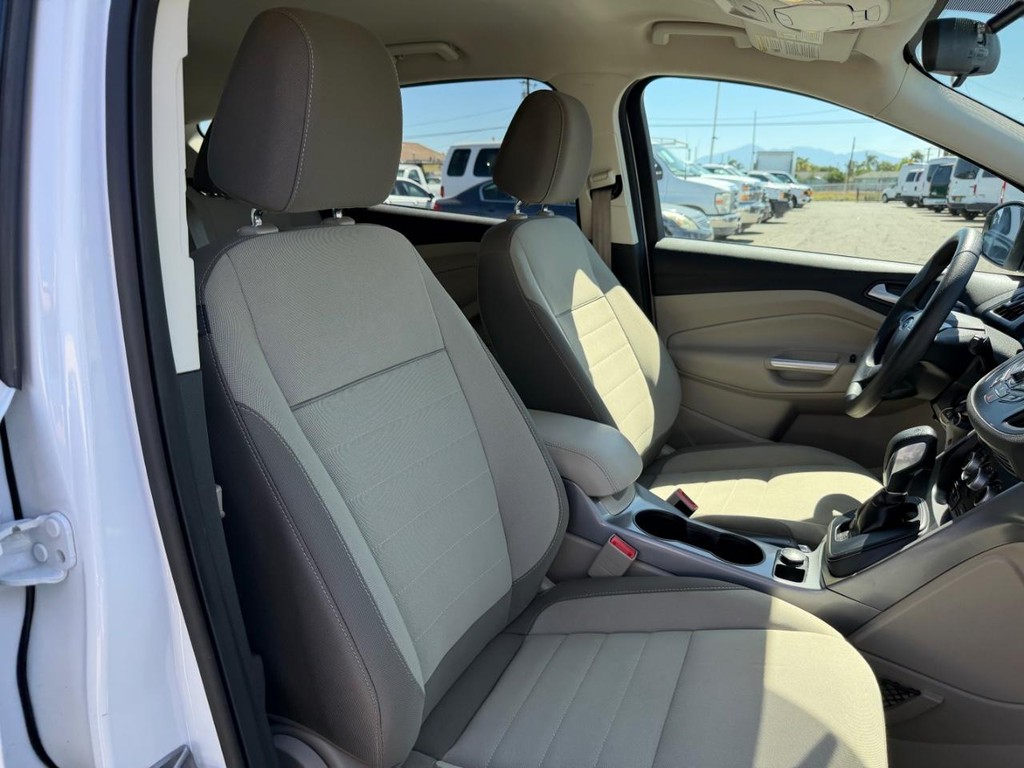 Ford Escape Vehicle Full-screen Gallery Image 22