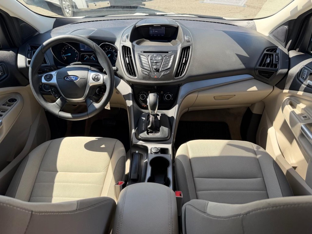 Ford Escape Vehicle Full-screen Gallery Image 23
