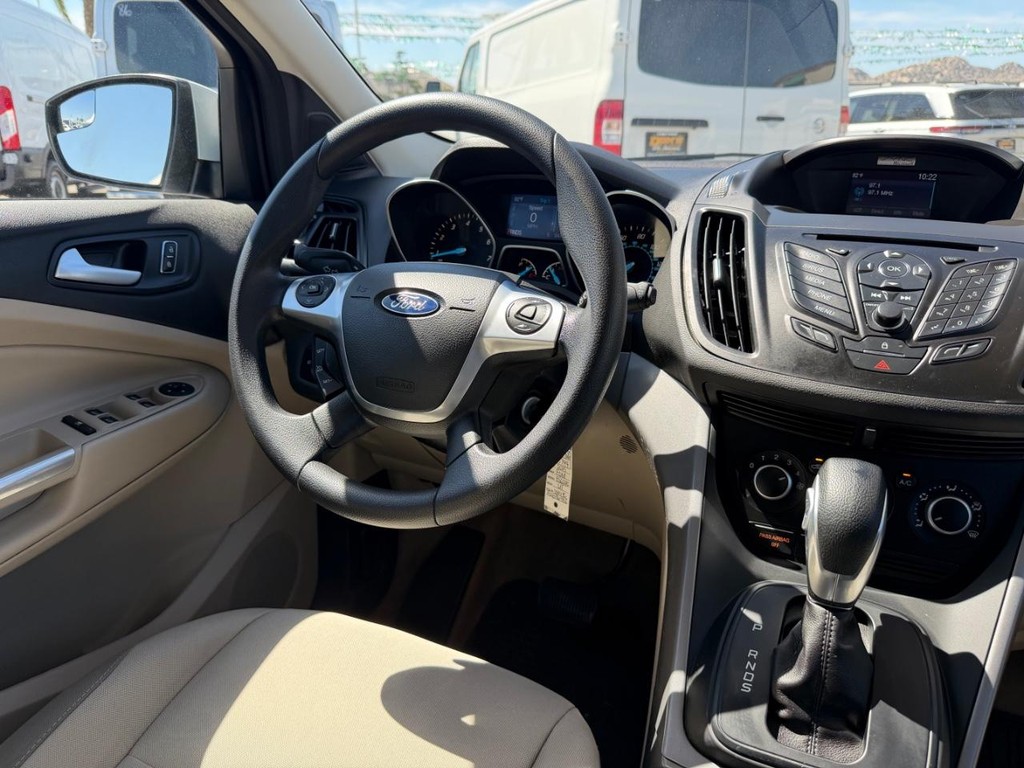 Ford Escape Vehicle Full-screen Gallery Image 24