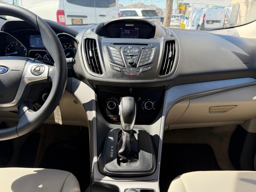 Ford Escape Vehicle Full-screen Gallery Image 25