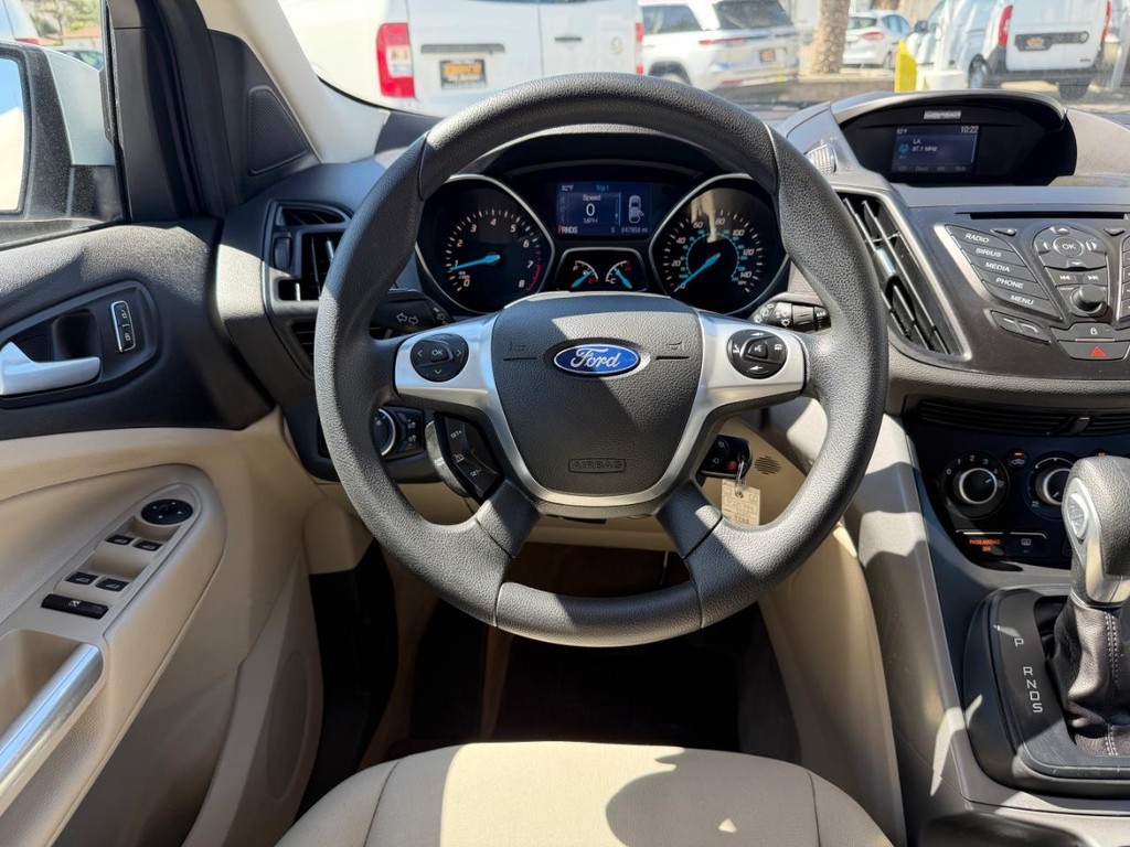 Ford Escape Vehicle Full-screen Gallery Image 27