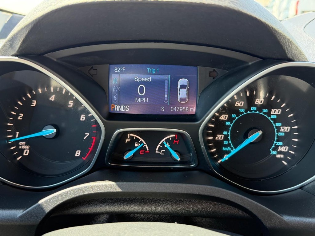 Ford Escape Vehicle Full-screen Gallery Image 32