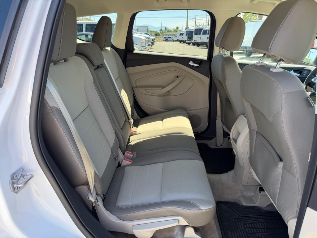 Ford Escape Vehicle Full-screen Gallery Image 34