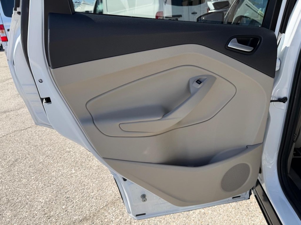 Ford Escape Vehicle Full-screen Gallery Image 35