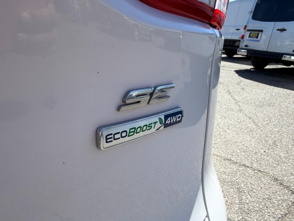 Ford Escape Vehicle Full-screen Gallery Image 41