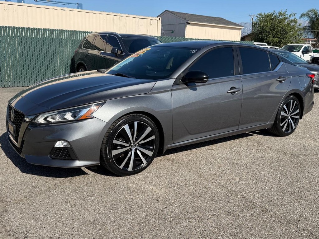 Nissan Altima Vehicle Full-screen Gallery Image 12