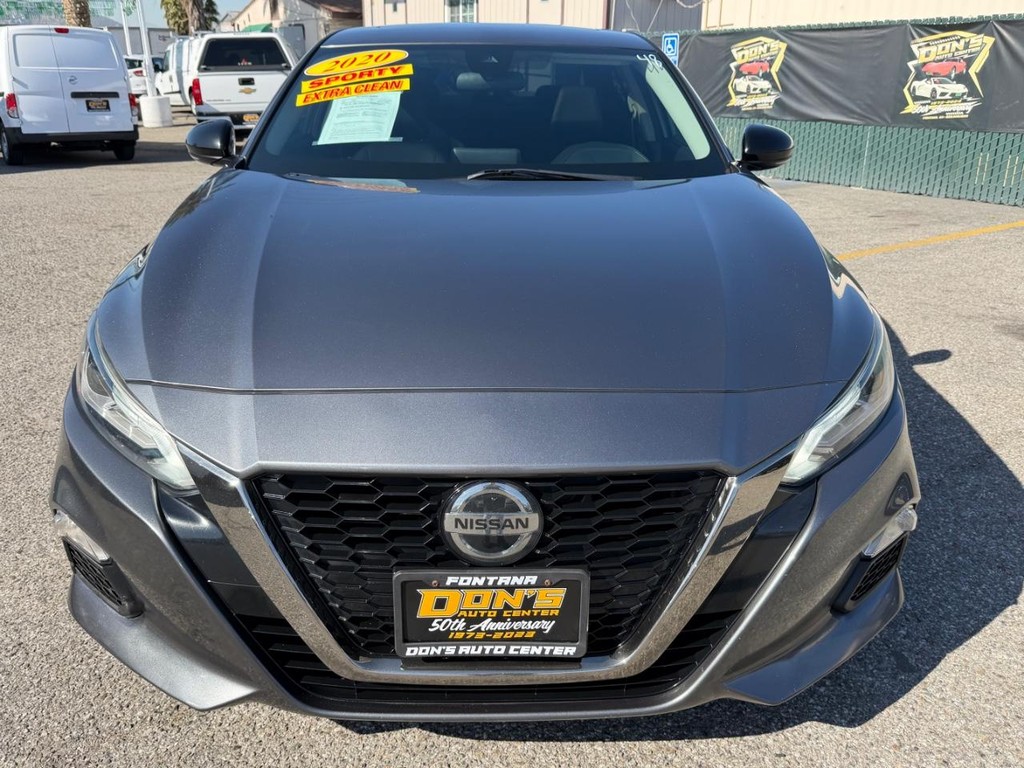 Nissan Altima Vehicle Full-screen Gallery Image 14