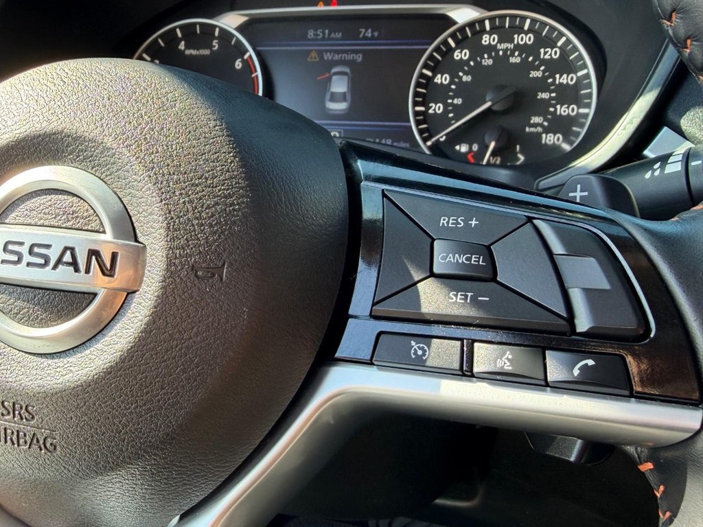 Nissan Altima Vehicle Full-screen Gallery Image 27