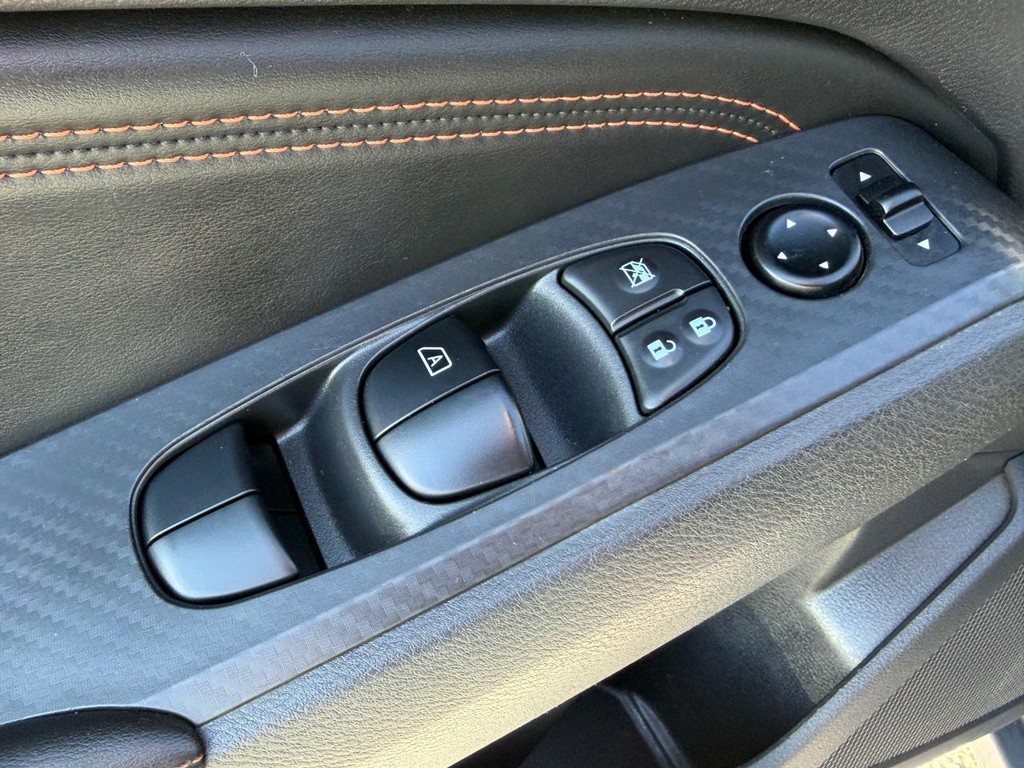 Nissan Altima Vehicle Full-screen Gallery Image 29