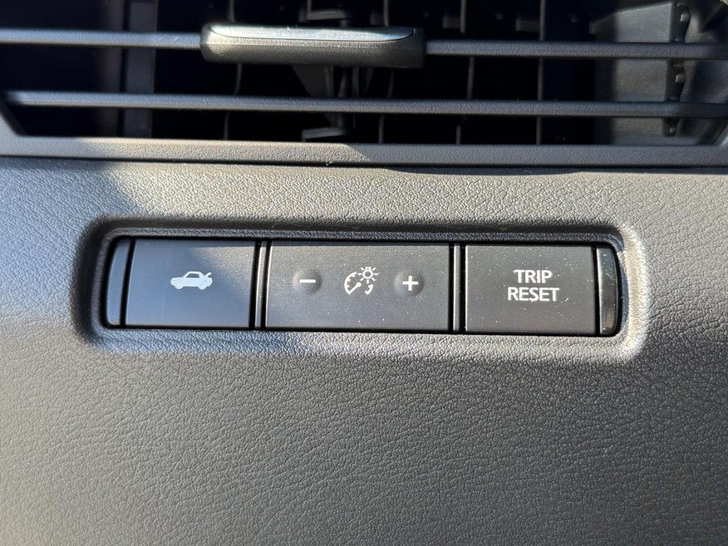 Nissan Altima Vehicle Full-screen Gallery Image 30