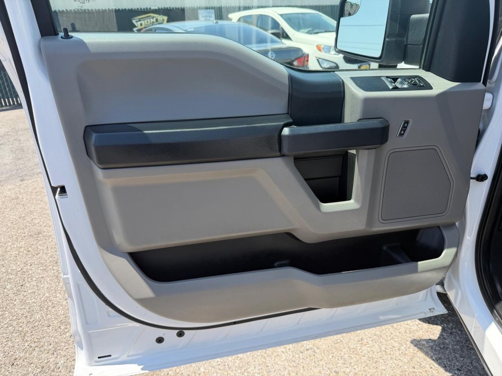 Ford F-150 Vehicle Full-screen Gallery Image 15