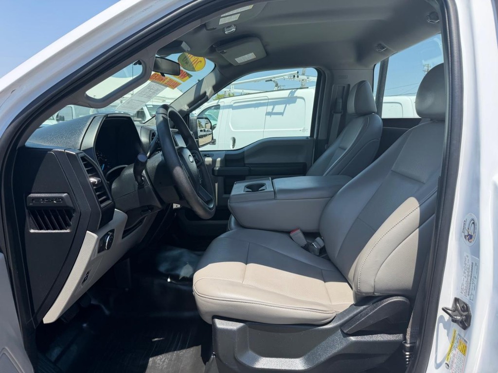 Ford F-150 Vehicle Full-screen Gallery Image 16