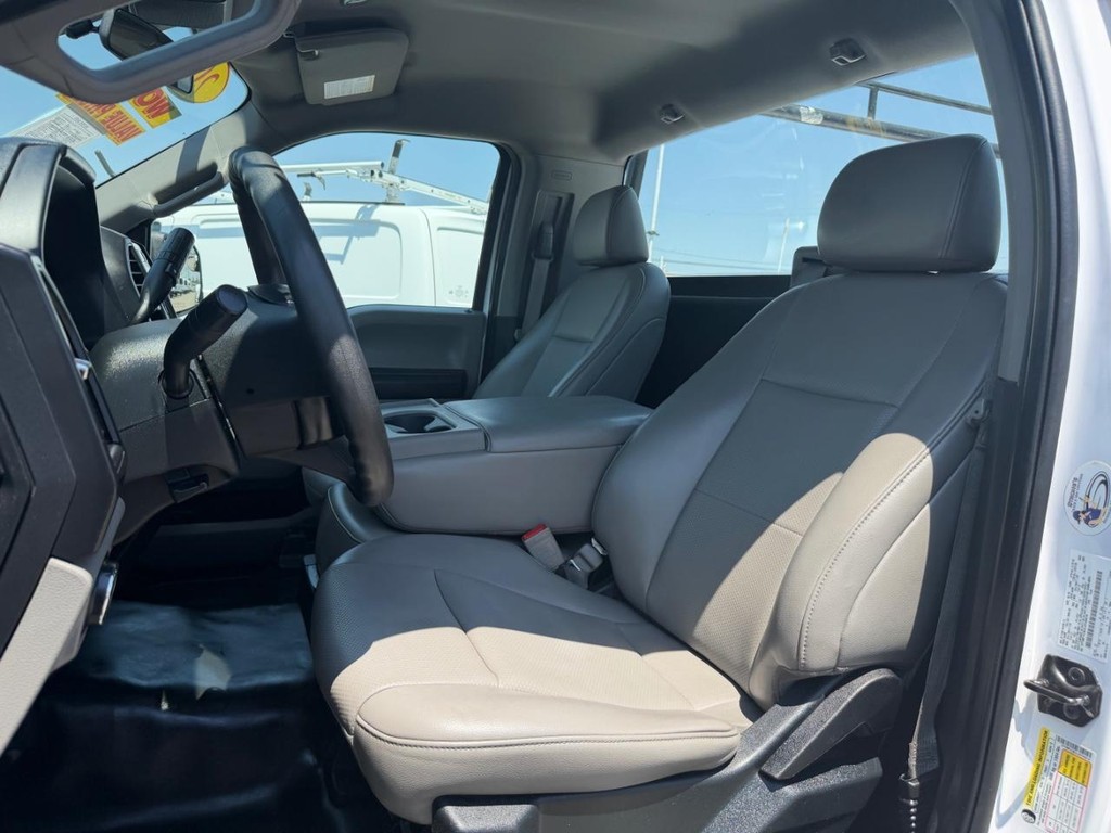 Ford F-150 Vehicle Full-screen Gallery Image 17